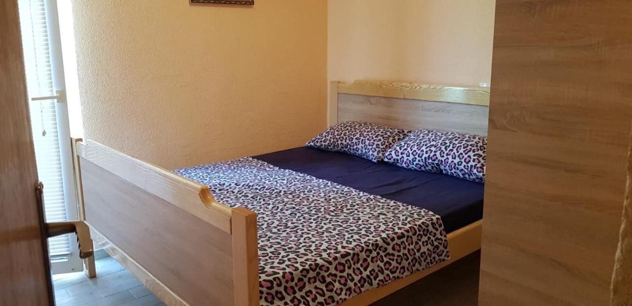 Srecko Apartman Rogoznica  Exterior photo